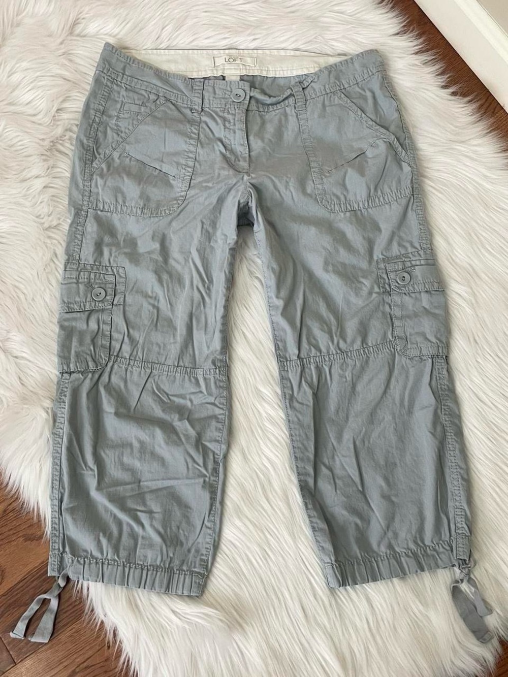 Vintage Y2K light gray cargo capri pants by Loft